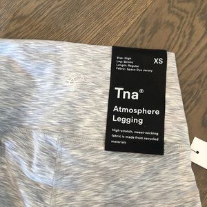BNWT aritzia atmosphere leggings